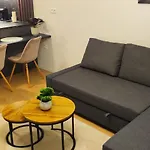 Apartmán New With Free Garage Parking Near The Airport *