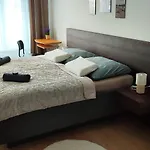 New With Free Garage Parking Near The Airport Apartman