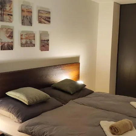New With Free Garage Parking Near The Airport * Pressburg