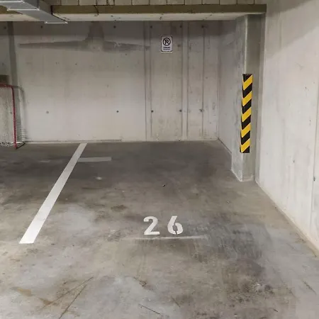 Apartman New With Free Garage Parking Near The Airport