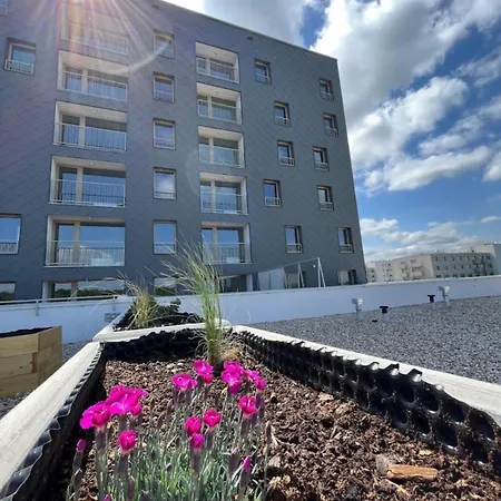 New With Free Garage Parking Near The Airport Appartamento Bratislava