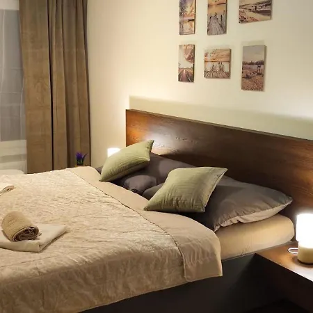 New With Free Garage Parking Near The Airport Apartamento