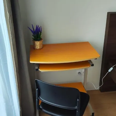 New With Free Garage Parking Near The Airport * Pressburg