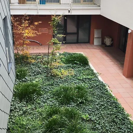 New With Free Garage Parking Near The Airport דירה *