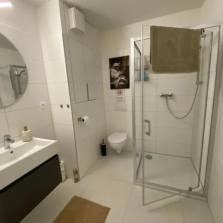 דירה New With Free Garage Parking Near The Airport