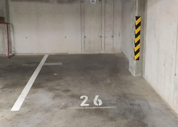 아파트 New With Free Garage Parking Near The Airport
