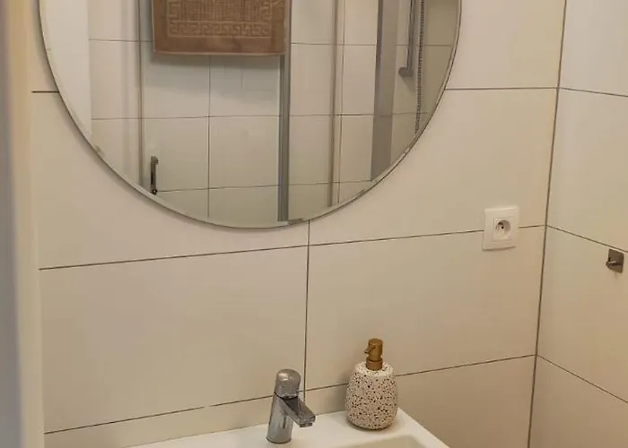 New With Free Garage Parking Near The Airport 아파트 브라티슬라바
