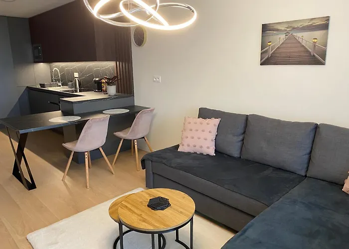 New With Free Garage Parking Near The Airport דירה ברטיסלאבה