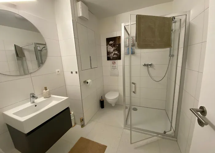 아파트 New With Free Garage Parking Near The Airport