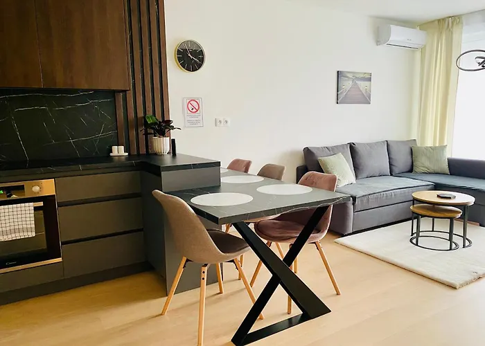 דירה New With Free Garage Parking Near The Airport