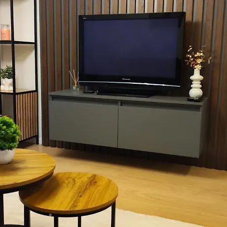 New With Free Garage Parking Near The Airport 公寓 *