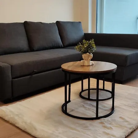 Apartament New With Free Garage Parking Near The Airport