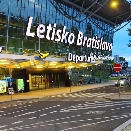New With Free Garage Parking Near The Airport * Bratysława
